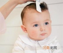 宝宝头发稀少发黄怎么办 如何让宝宝的头发健康