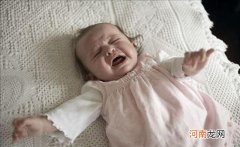 新生儿为什么容易惊醒哭 宝宝夜间惊醒哭闹是什么原因