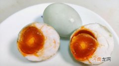 咸蛋蛋黄出油的缘故 咸蛋的蛋黄为什么会出油