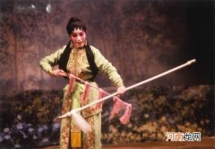京剧中的马鞭是什么 京剧中的马鞭是干什么用的