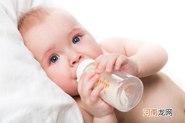 宝宝水中毒有什么症状 婴儿水中毒症状和解决办法