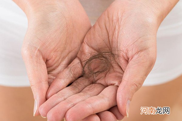 生完孩子后掉发严重宛如噩梦 产后掉发是什么原因呢