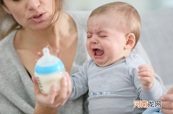 新生儿吃太饱的表现 宝宝妈妈要注意啦！