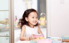 引导孩子吃饭的正确门道是什么 如何去教育孩子吃饭