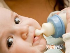 宝宝转换奶粉必须掌握的方法与原则