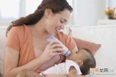 宝宝溢奶是怎么回事 吐奶和溢奶是不同的
