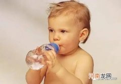 婴儿不爱喝水有什么好的办法吗（宝宝不爱喝水5个妙招)