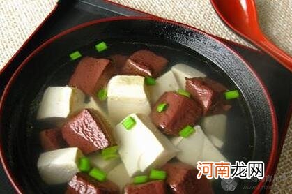 一岁半宝宝食谱：猪血豆腐青菜汤