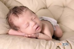 宝宝睡觉出汗多是什么原因 警惕这5种情况