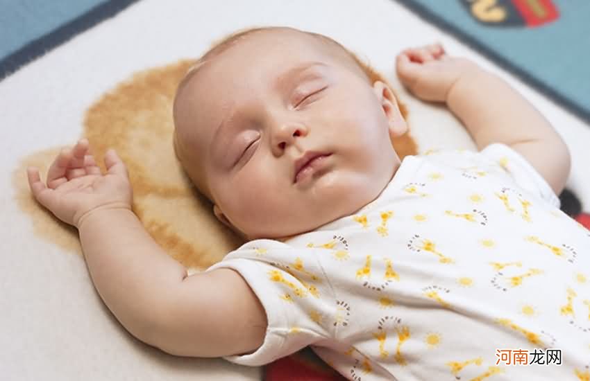 你知道宝宝睡姿透出的健康关系吗