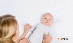 宝宝一出生就能做的早教训练 新生儿早教训练有哪些