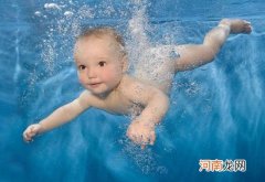宝宝出生多久可以游泳 宝宝游泳有什么好处