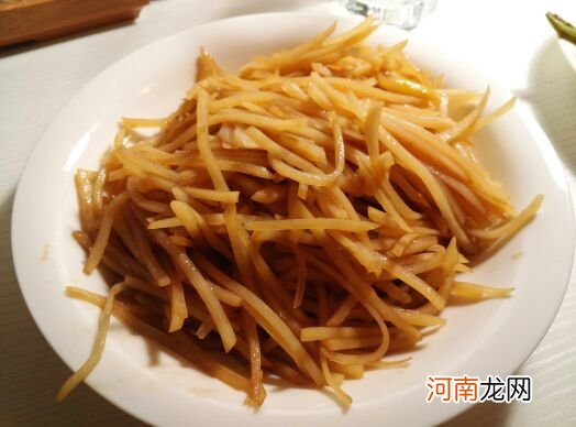 难得想吃又吃得下的菜：糖醋土豆丝