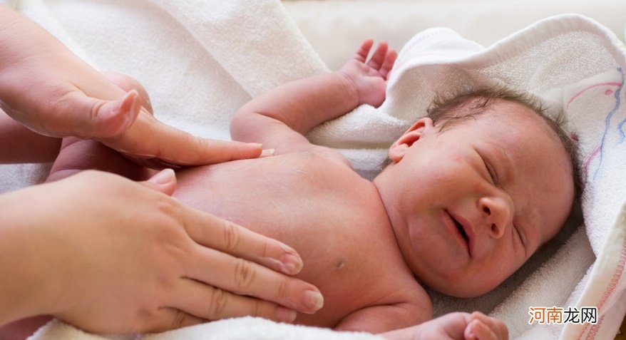 婴幼儿攒肚和便秘，到底有啥区别？处理不好，毒素可能会越积越多