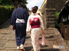 和服背后的包袱是什么 日本和服背面的包袱是干什么用的