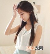 女生圆脸中长发发型扎法