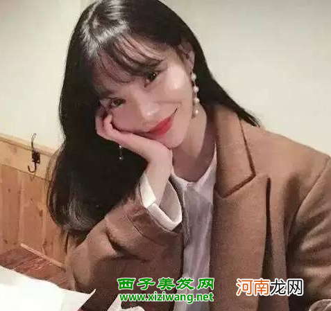 好看的烫刘海发型图片 女生烫刘海发型真的很迷人