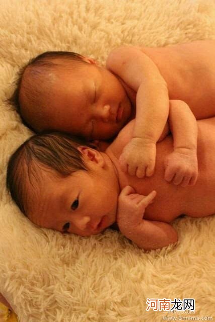 双胞胎孕妇是顺产好还是剖腹产好