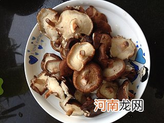 迷迭香烤香菇空气炸锅版的做法 空气炸锅烤香菇的做法