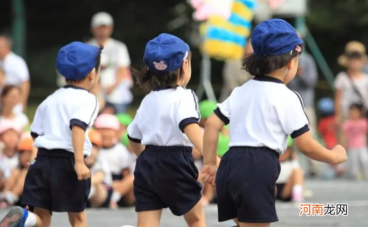 幼儿园变相调查“家底”，让孩子和汽车“合影”，家长机智应对