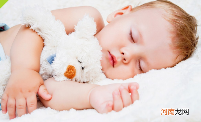 孩子睡觉总是不老实？多半有这几个原因，及早解决孩子睡得香