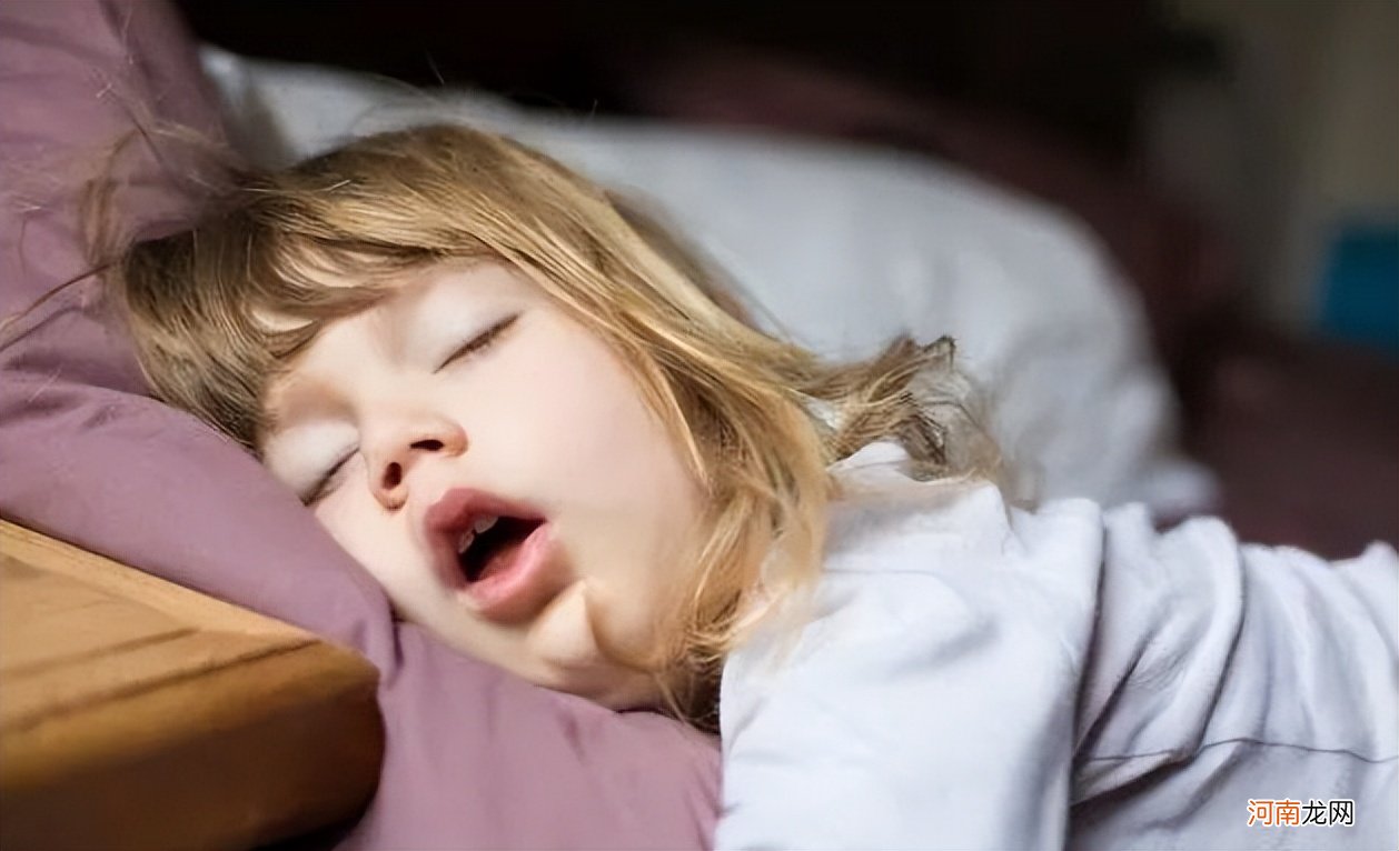 孩子睡觉总是不老实？多半有这几个原因，及早解决孩子睡得香