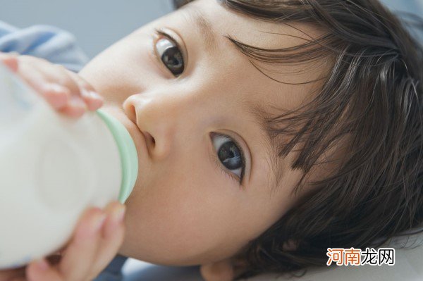 婴儿喝奶时咳嗽怎么办 最全面的解决办法在这里