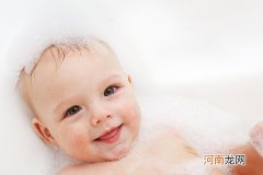 宝宝得湿疹用什么洗澡 这3样东西湿疹洗澡必备