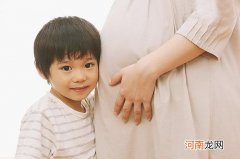 夫妻为生二胎向女儿写保证书：永远第一喜欢你