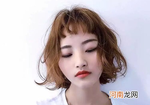 脸长头发少发型梳不好简直生无可恋 脸长适合什么短发显发量最重要