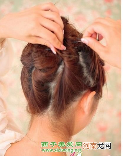韩式卷发盘发发型扎法步骤
