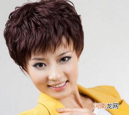 35岁女人减龄短发发型图片 示范35岁扎什么短发显年轻