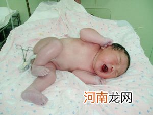 孕8月准妈妈仍应预防早产