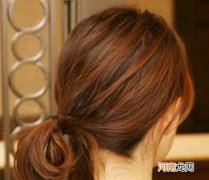 2021韩式优雅侧花苞头发型扎法