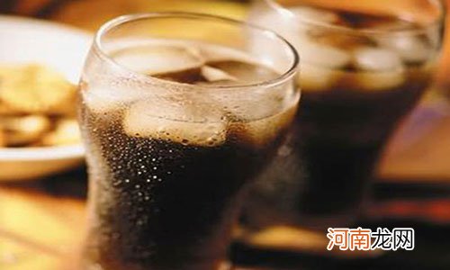 伤害牙齿的罪魁祸首 碳酸饮料第一 果汁排在其后