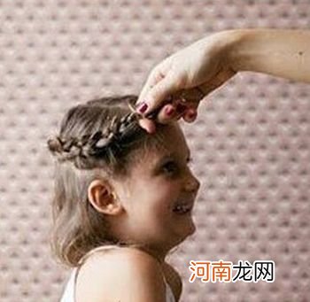小女孩怎么扎可爱发型 可爱发型扎法步骤