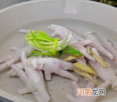 虎皮鸡爪家常制作方法 虎皮鸡爪的做法教程