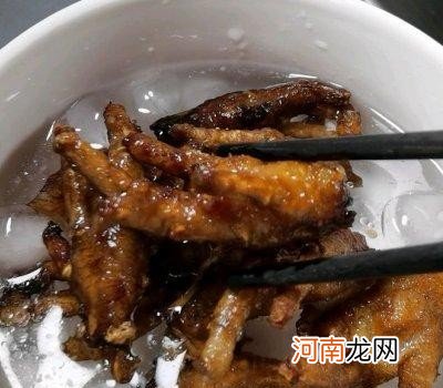 虎皮鸡爪家常制作方法 虎皮鸡爪的做法教程