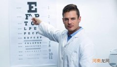 眼睛视力多少算正常？ 正常视力是多少为标准