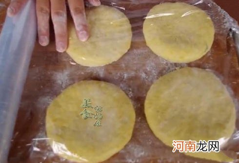 南瓜饼用普通面粉做法 普通面粉做南瓜饼的做法