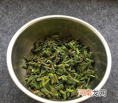 凉拌香椿要怎么做才好吃 凉拌香椿芽的家常做法