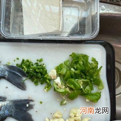 15分钟做原汁原味的鲫鱼豆腐汤 鲫鱼豆腐汤的做法和步骤