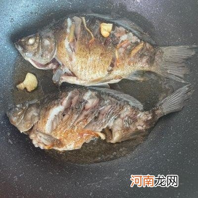 15分钟做原汁原味的鲫鱼豆腐汤 鲫鱼豆腐汤的做法和步骤