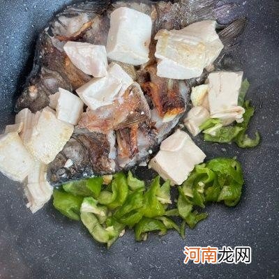 15分钟做原汁原味的鲫鱼豆腐汤 鲫鱼豆腐汤的做法和步骤