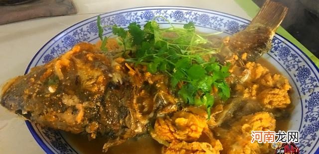 红烧鲤鱼怎么做简单又好吃 红烧鲤鱼的家常做法