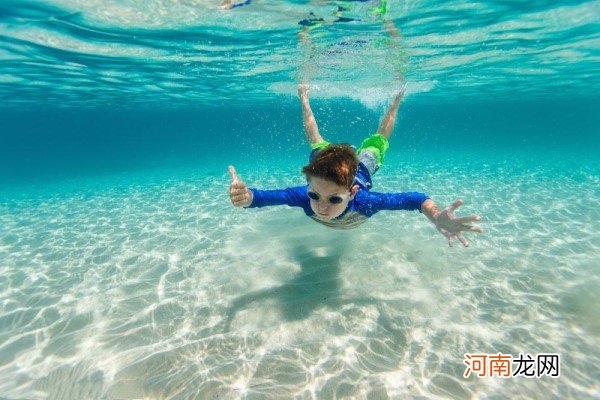 游泳是孩子最好的运动 每个孩子都是天生的游泳健儿