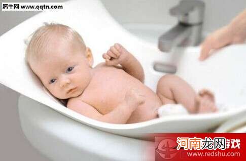 新生宝宝洗澡水温是多少