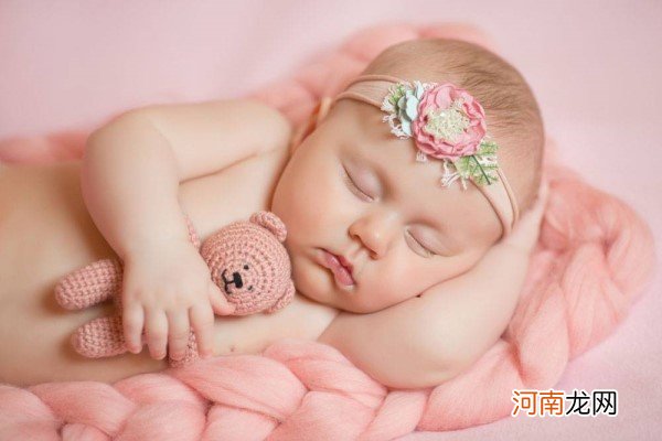 宝宝嗜睡不爱吃奶是怎么回事 要根据宝宝的情况来确定