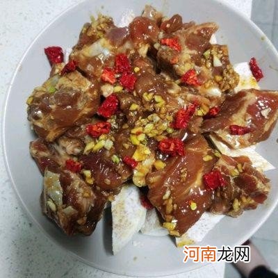 鲜香下饭的芋头蒸排骨教程分享 芋头蒸排骨的正宗家做法