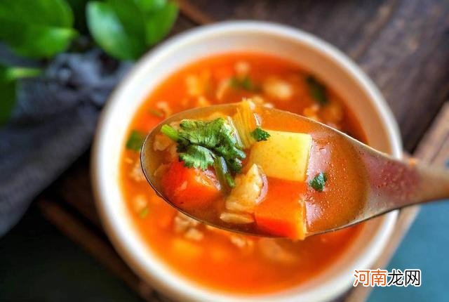 汤汁浓郁原汁原味的西红柿牛腩汤 西红柿牛腩汤的做法窍门